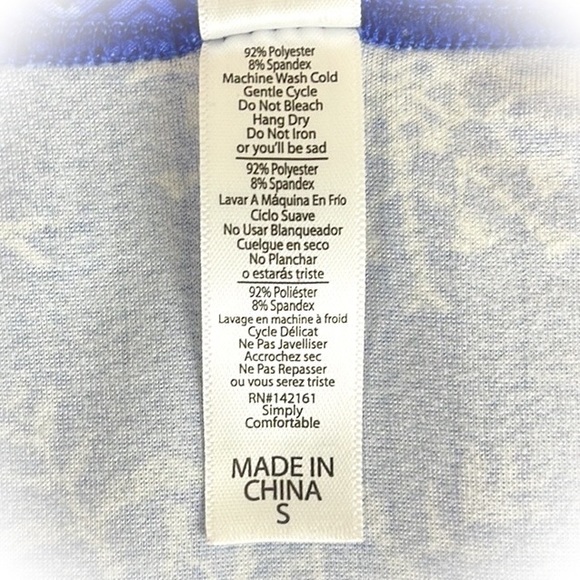 💕Beautiful Like new Lularoe Snowflakes Tunic Top💕 - Picture 8 of 10